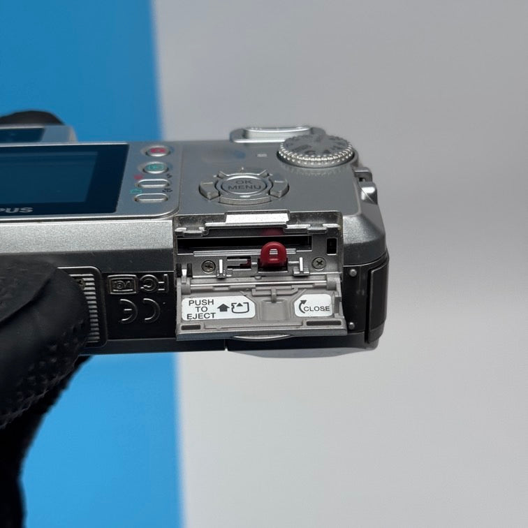 Olympus CAMEDIA C-500 5.0MP Digital Camera - FULLY FUNCTIONAL