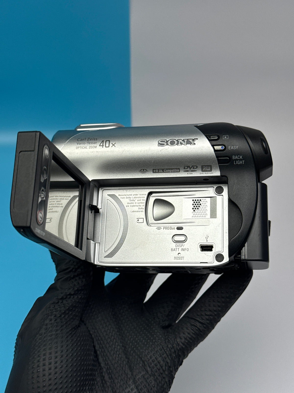 Sony Handycam DCR-DVD106E DVD PAL Camcorder - FULLY FUNCTIONAL