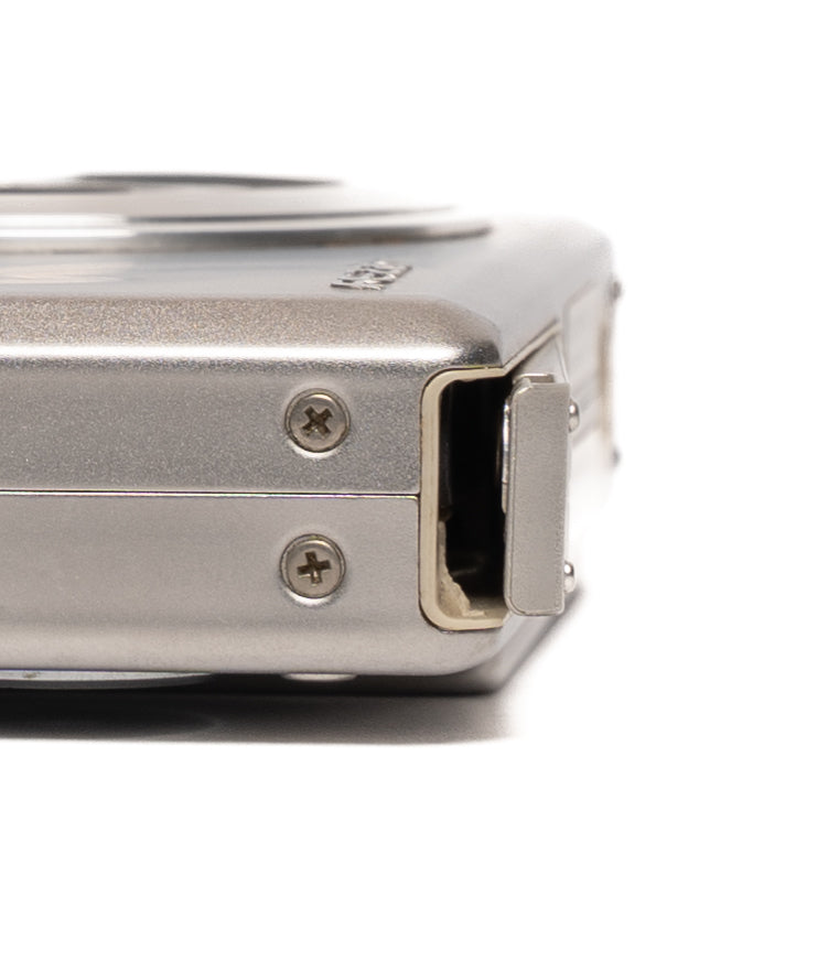 Olympus FE-220 7.1MP Silver Digital Camera - Well Used