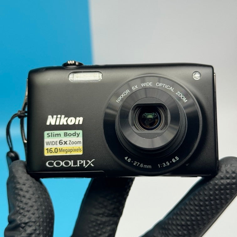 Nikon CoolPix S3200 16.0MP Digital Camera - FULLY FUNCTIONAL