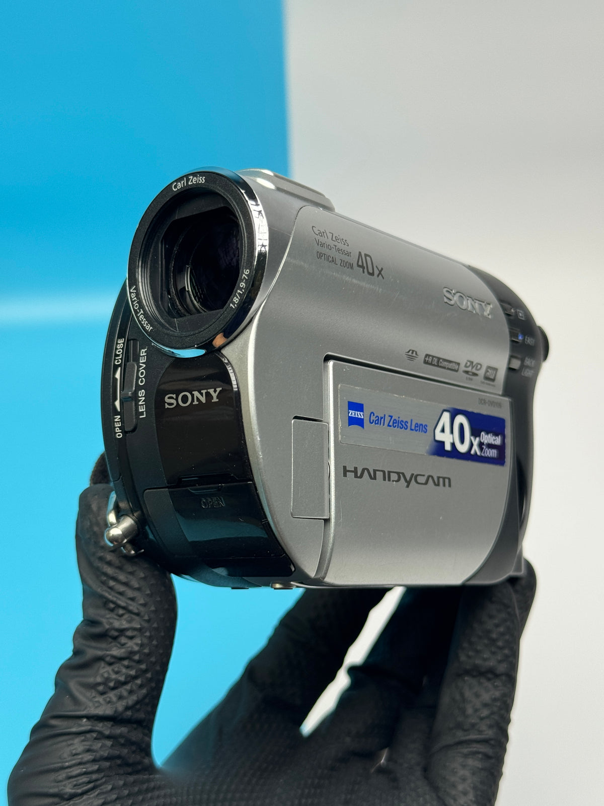 Sony Handycam DCR-DVD106E DVD PAL Camcorder - FULLY FUNCTIONAL