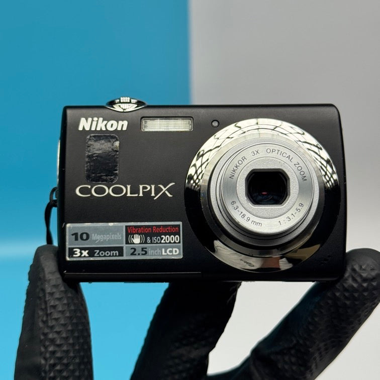 Nikon CoolPix S220 10.0MP Digital Camera - FULLY FUNCTIONAL