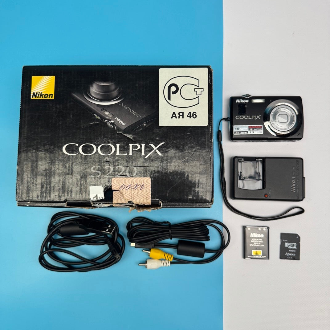 Nikon CoolPix S220 10.0MP Digital Camera - FULLY FUNCTIONAL