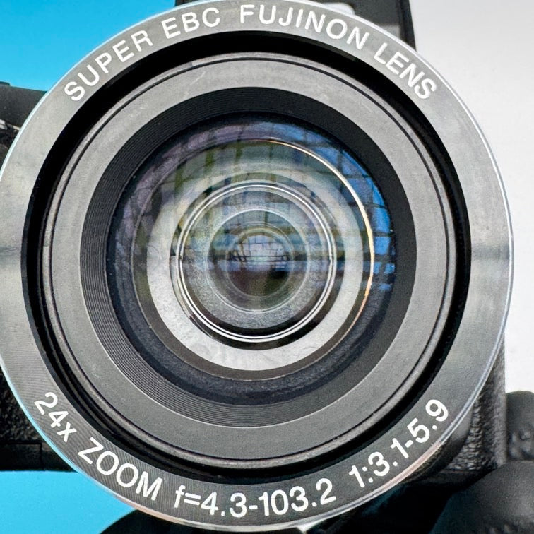 Fujifilm FinePix S3200 14.0MP Digital Camera - FULLY FUNCTIONAL