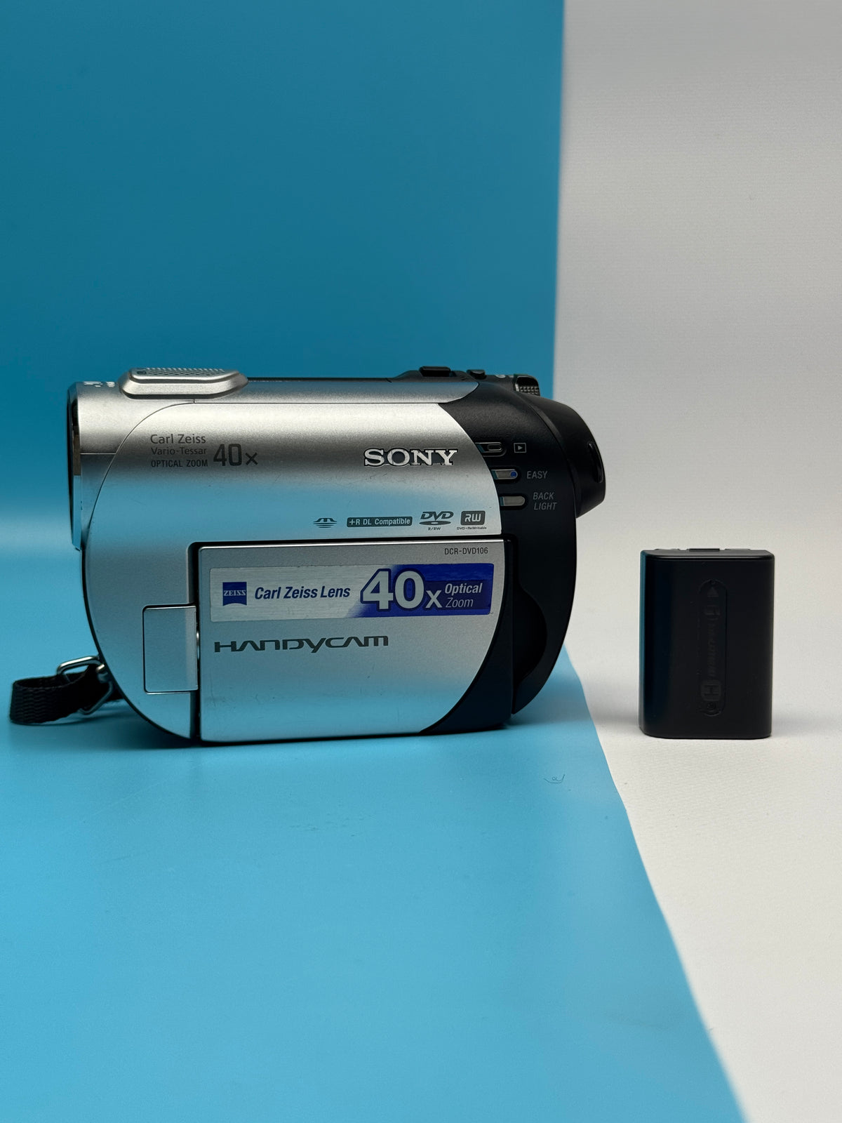 Sony Handycam DCR-DVD106E DVD PAL Camcorder - FULLY FUNCTIONAL