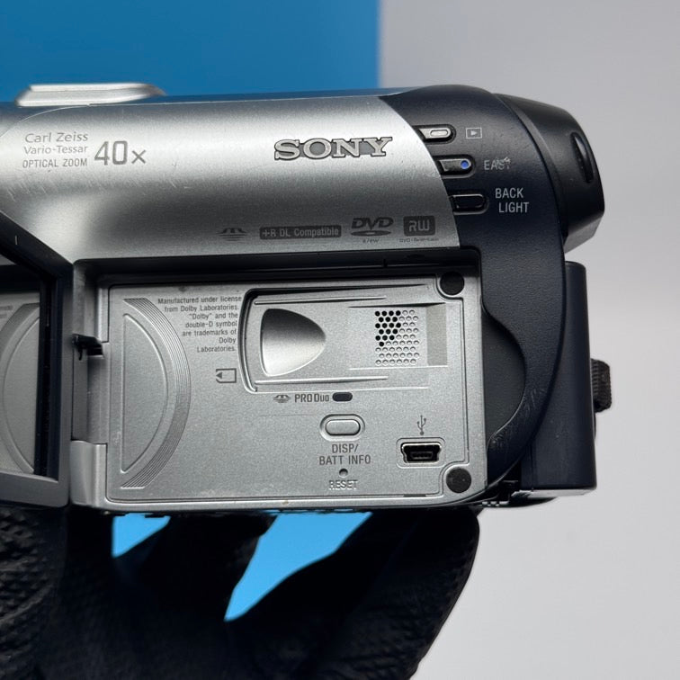 Sony Handycam DCR-DVD106E DVD PAL Camcorder - READ DESCRIPTION
