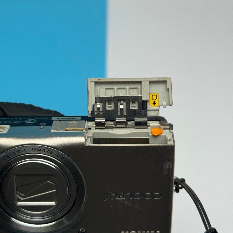 Nikon CoolPix S6200 16.0MP Digital Camera - FULLY FUNCTIONAL