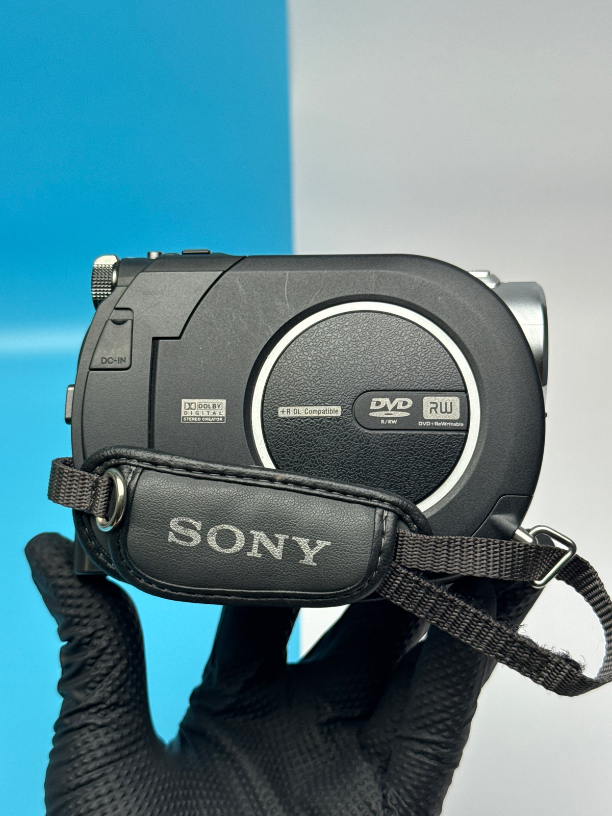 Sony Handycam DCR-DVD106E DVD PAL Camcorder - FULLY FUNCTIONAL