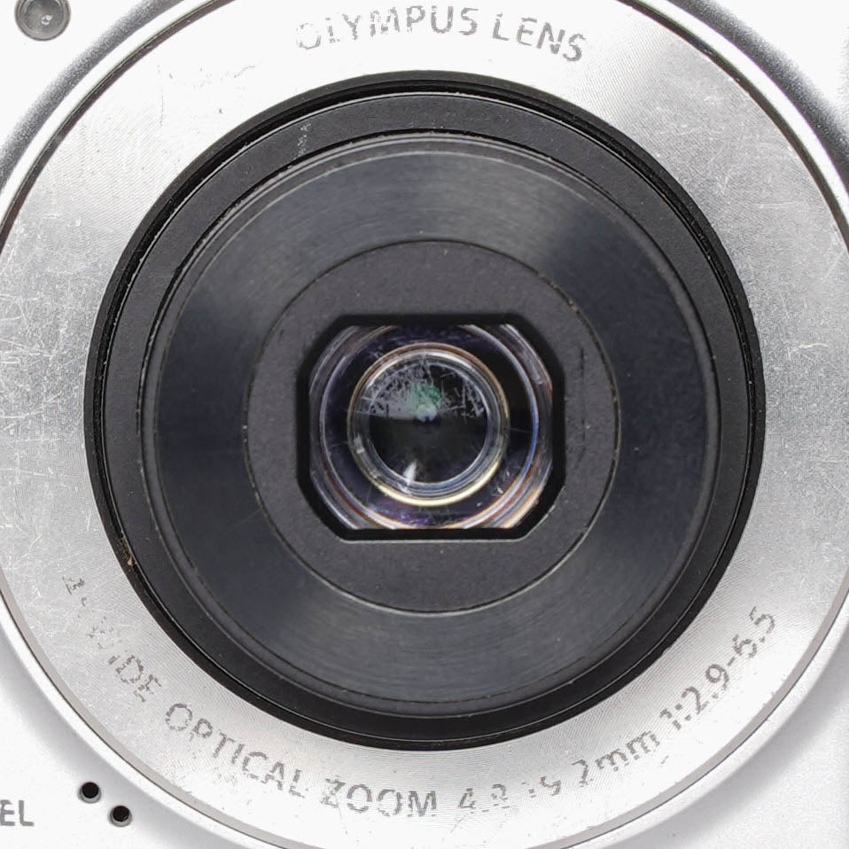 Olympus D-700 12.0MP Digital Camera