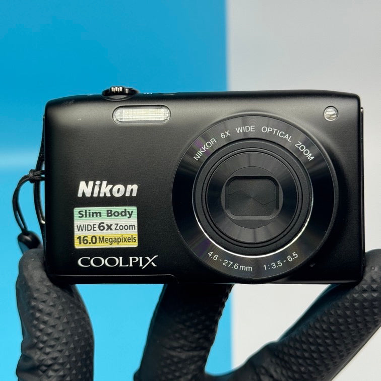 Nikon CoolPix S3200 16.0MP Digital Camera - FULLY FUNCTIONAL