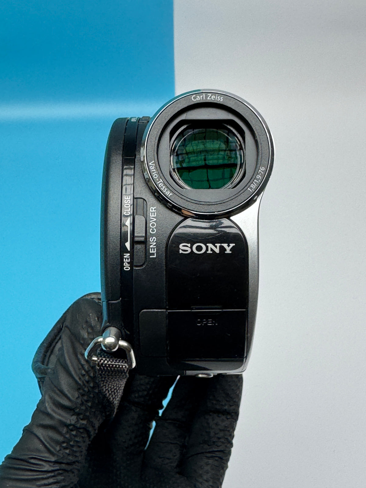 Sony Handycam DCR-DVD106E DVD PAL Camcorder - FULLY FUNCTIONAL