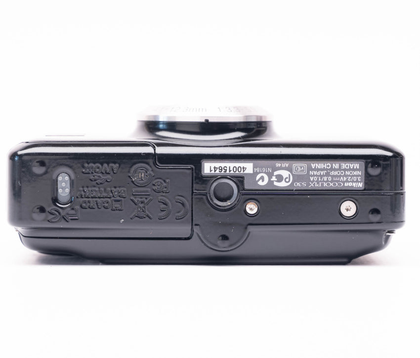 Nikon CoolPix S30 10.1MP Waterproof Black - Good