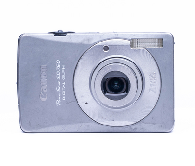 Canon Digital ELPH SD750 7.1MP Silver - Well Used