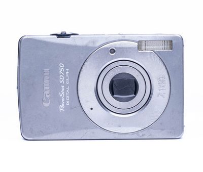 Canon Digital ELPH SD750 7.1MP Silver - Well Used