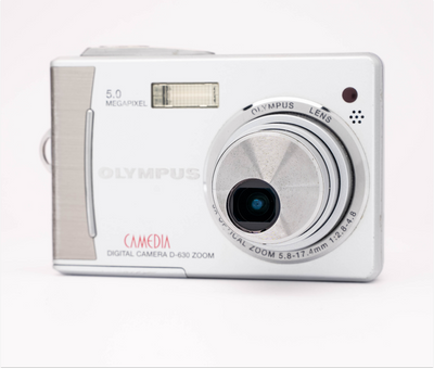 Olympus CAMEDIA D-630 ZOOM 5.0MP Silver - Good