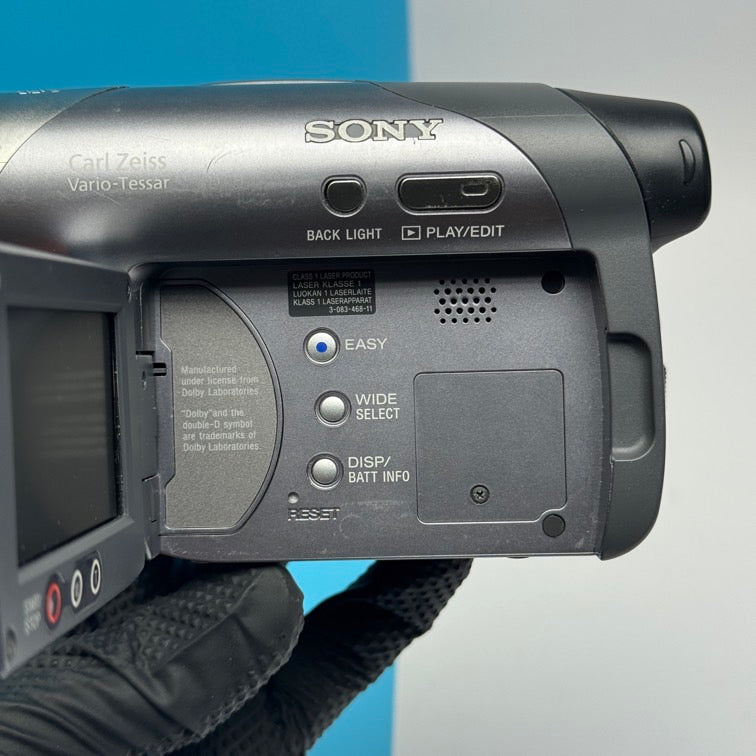 Sony Handycam DCR-DVD205 DVD PAL Camcorder - FULLY FUNCTIONAL