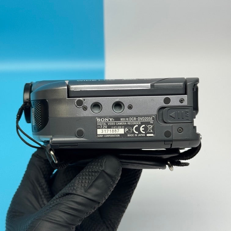 Sony Handycam DCR-DVD205 DVD PAL Camcorder - FULLY FUNCTIONAL