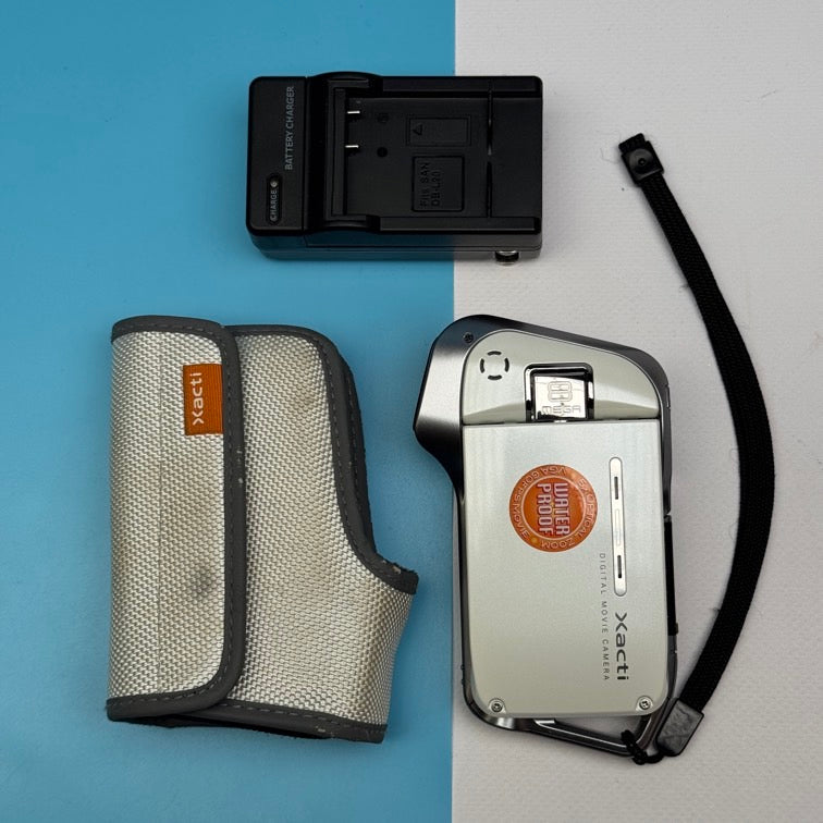 Sanyo VPC-CA8EX 8MP Digital Camcorder - FULLY FUNCTIONAL